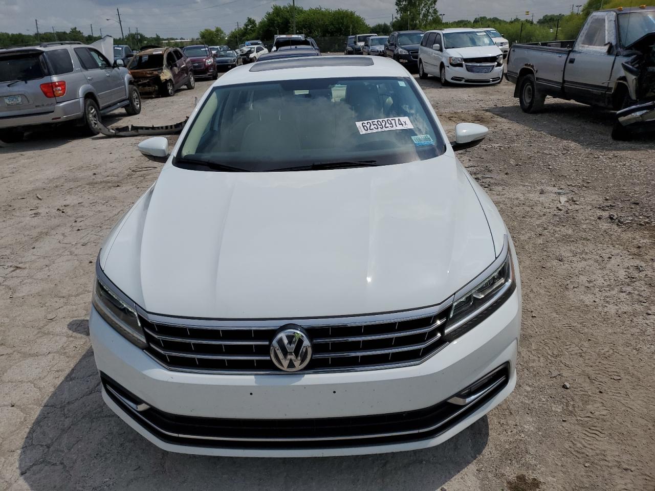 Lot #2991022185 2017 VOLKSWAGEN PASSAT SE