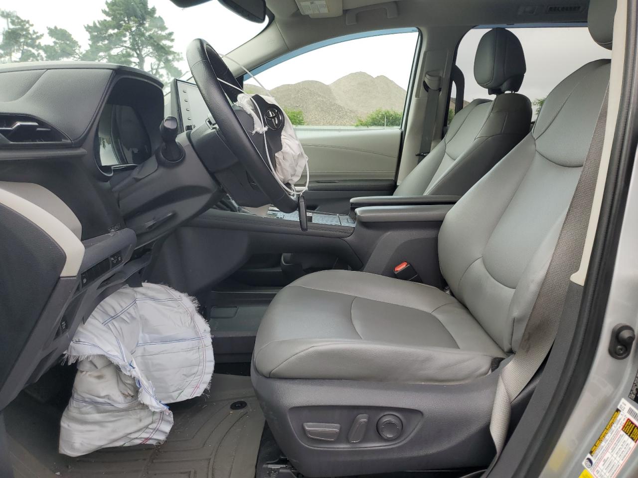 5TDYSKFC2MS001941 2021 Toyota Sienna Xle