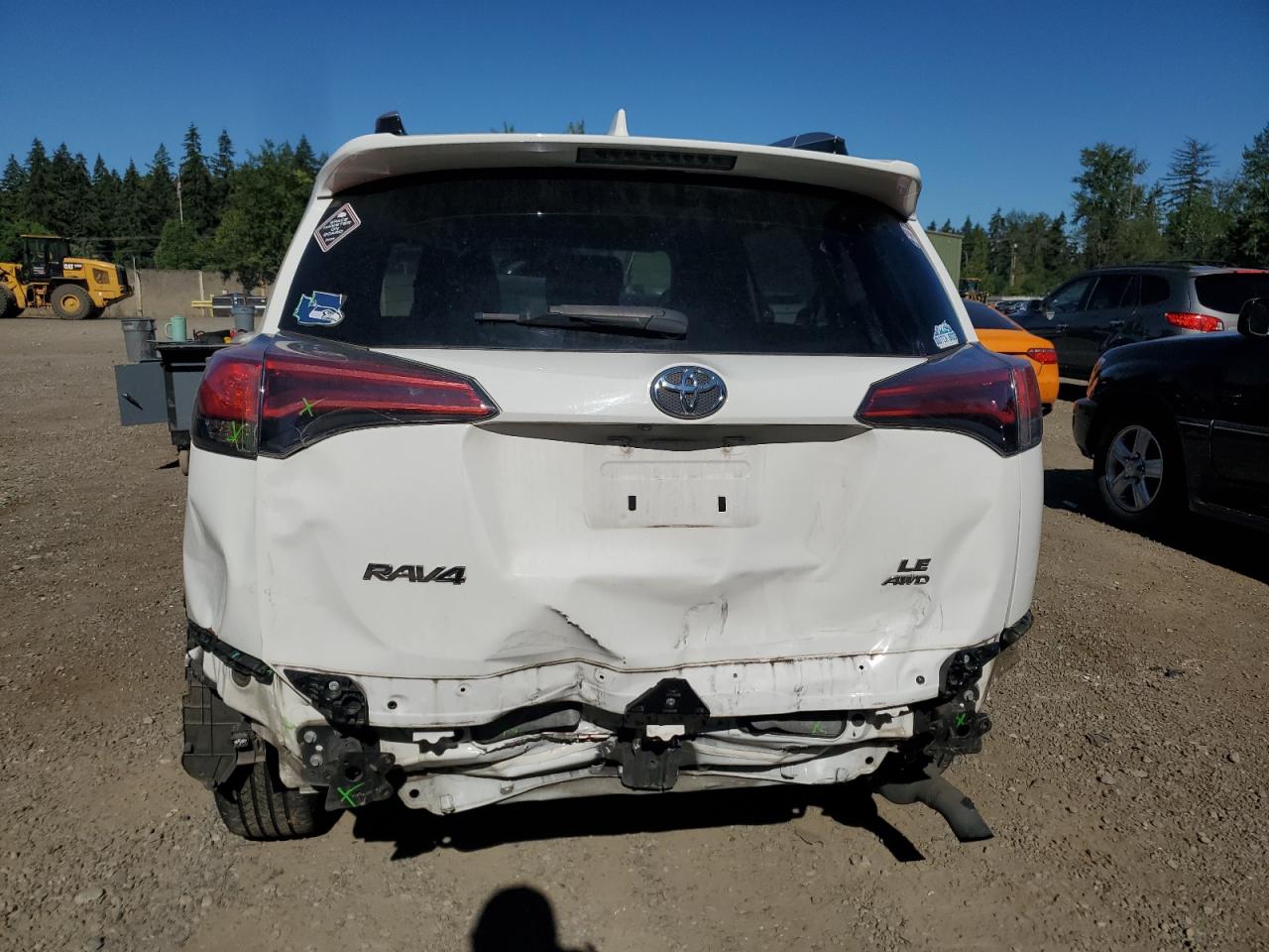 2T3BFREVXHW572698 2017 Toyota Rav4 Le