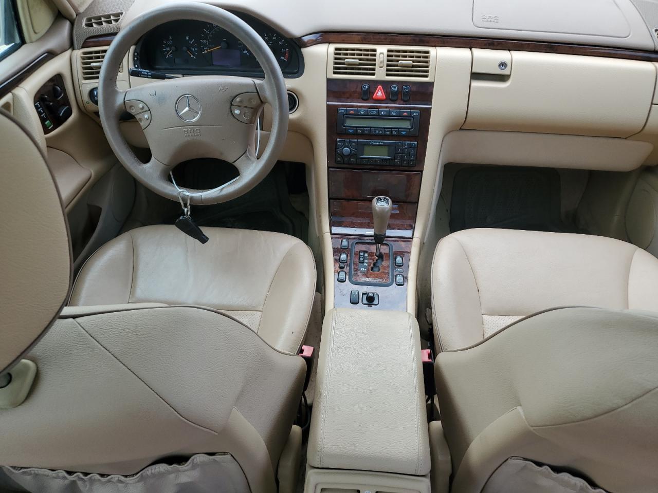 WDBJF82J4YX035617 2000 Mercedes-Benz E 320 4Matic