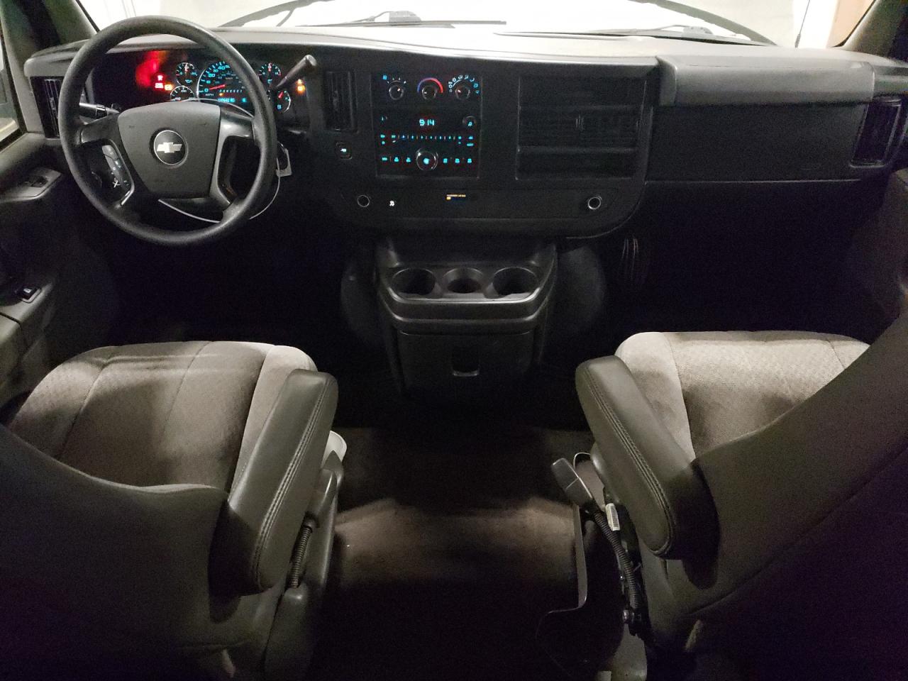 1GNUHCD46A1165868 2010 Chevrolet Express G1500 Lt