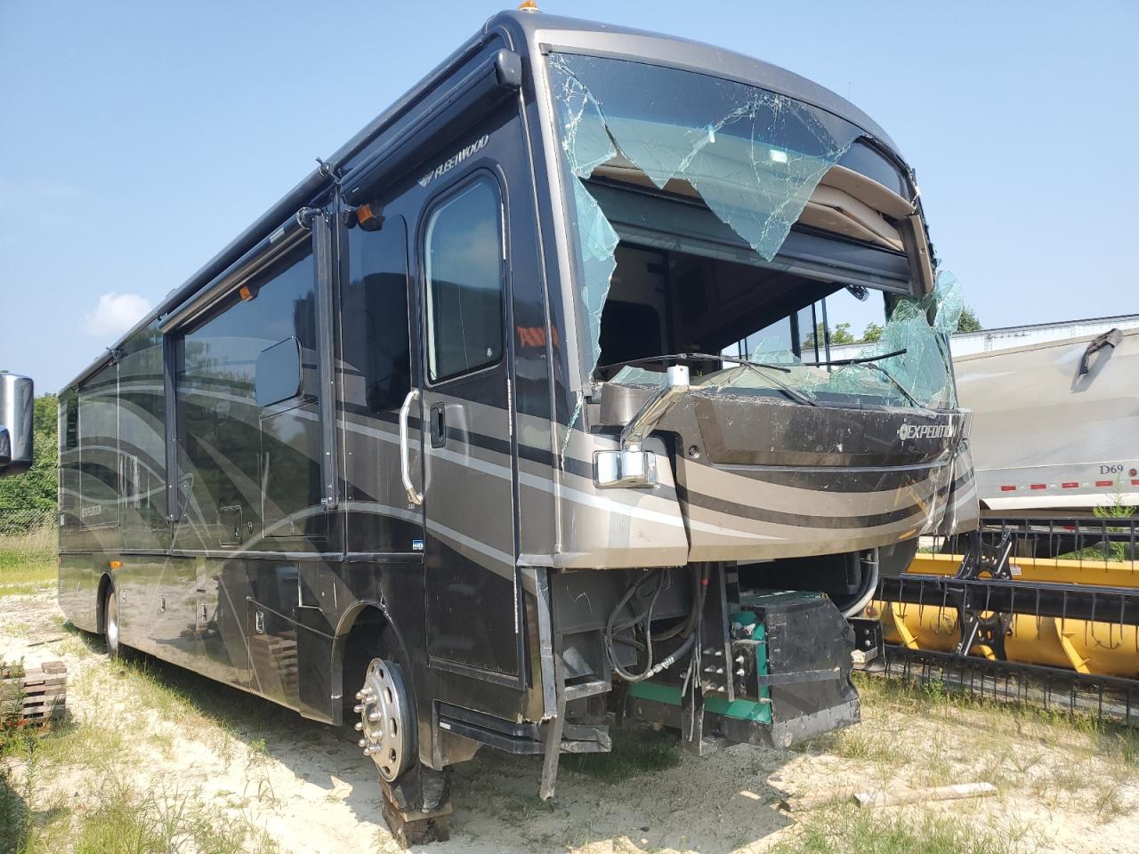 Freightliner XC-M Modular Rail Rear Engine Motor Home Chassis 2015 