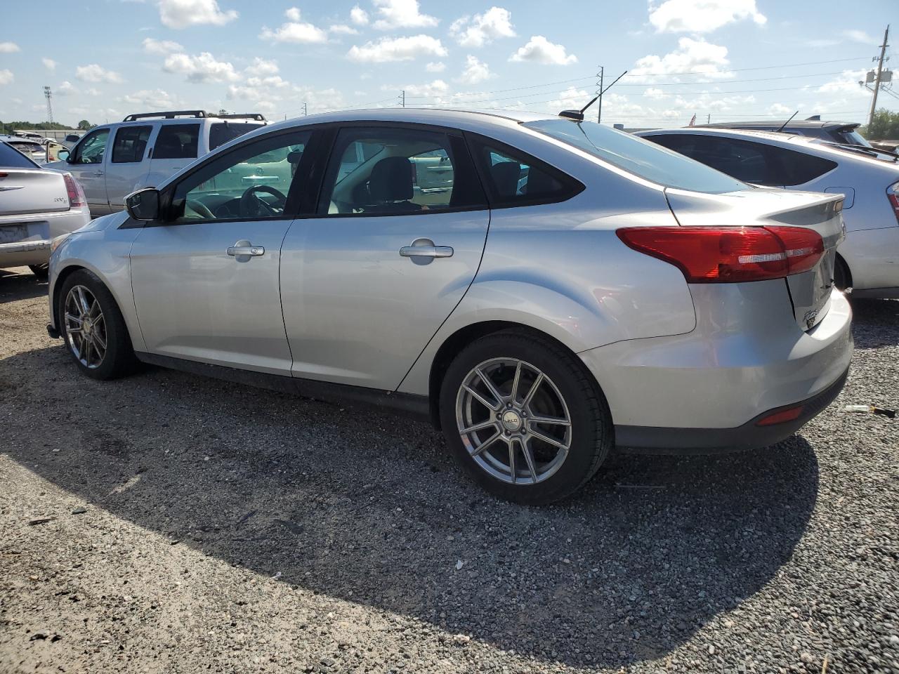 2017 Ford Focus Se vin: 1FADP3F21HL241914