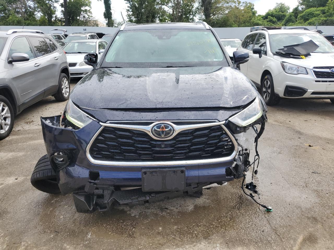 Lot #2850805028 2020 TOYOTA HIGHLANDER