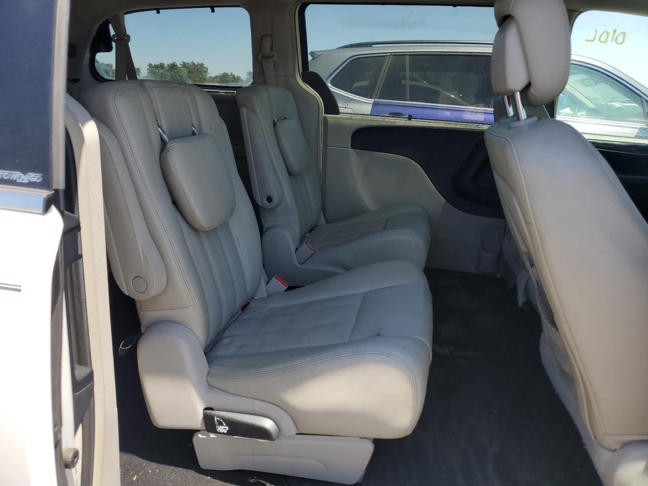 2C4RC1CGXDR646946 2013 Chrysler Town & Country Touring L