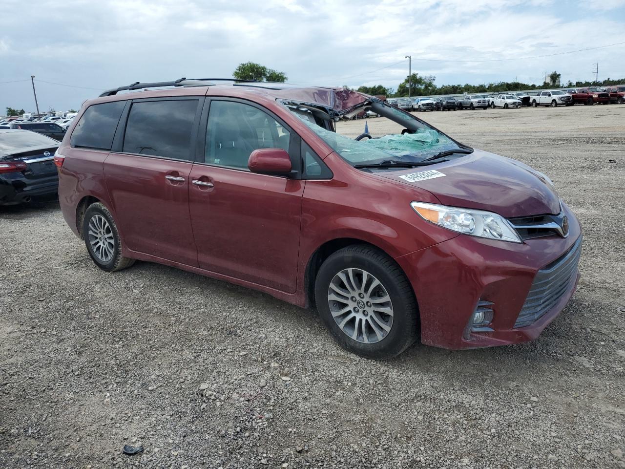 Lot #3026276330 2019 TOYOTA SIENNA XLE