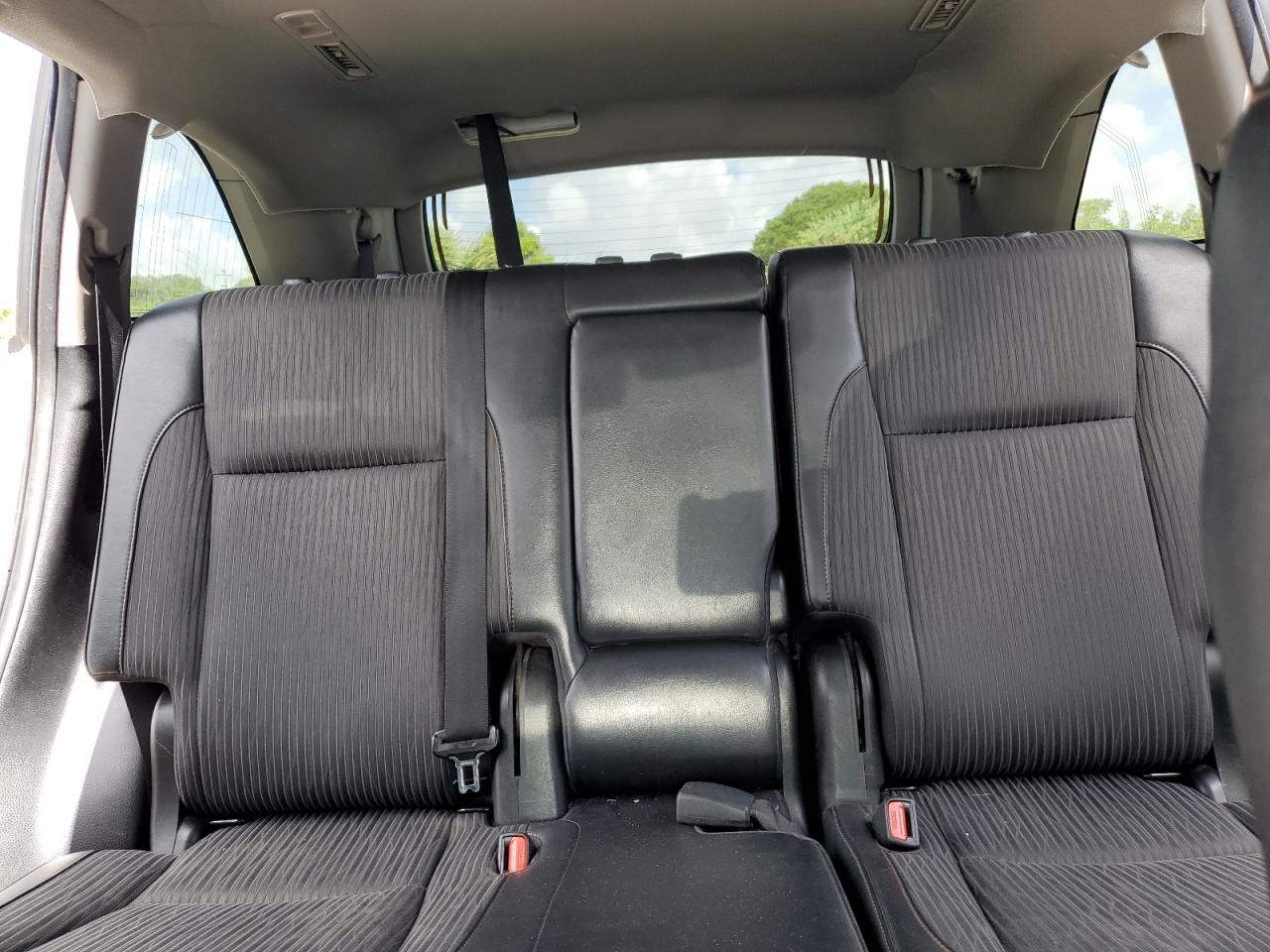 5TDZZRFH0KS316786 2019 Toyota Highlander Le