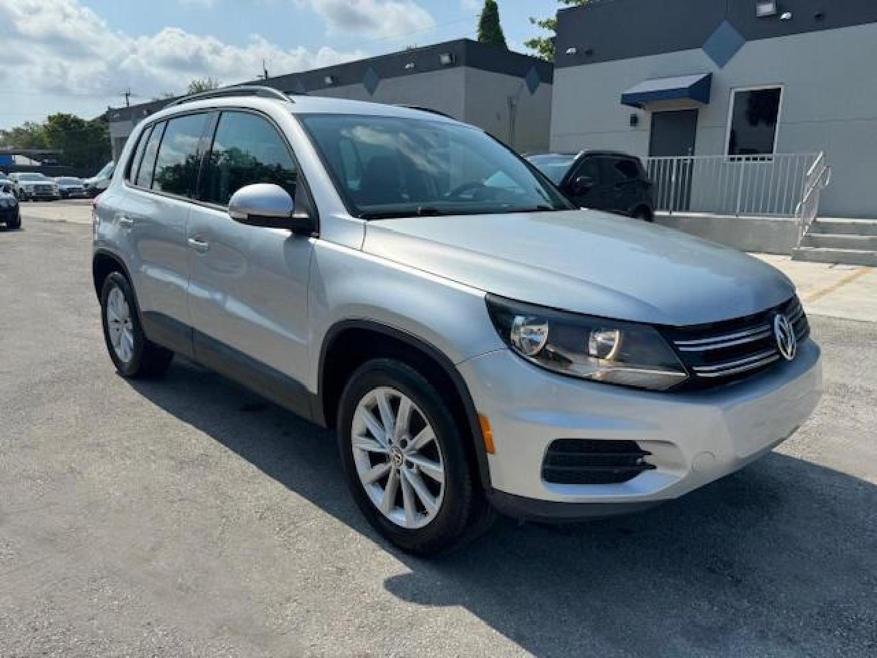 2015 Volkswagen Tiguan S vin: WVGAV7AX2FW591945