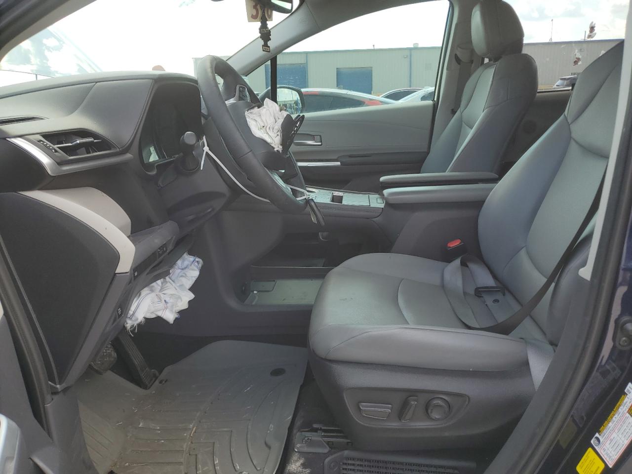 5TDYRKEC7NS123502 2022 Toyota Sienna Xle