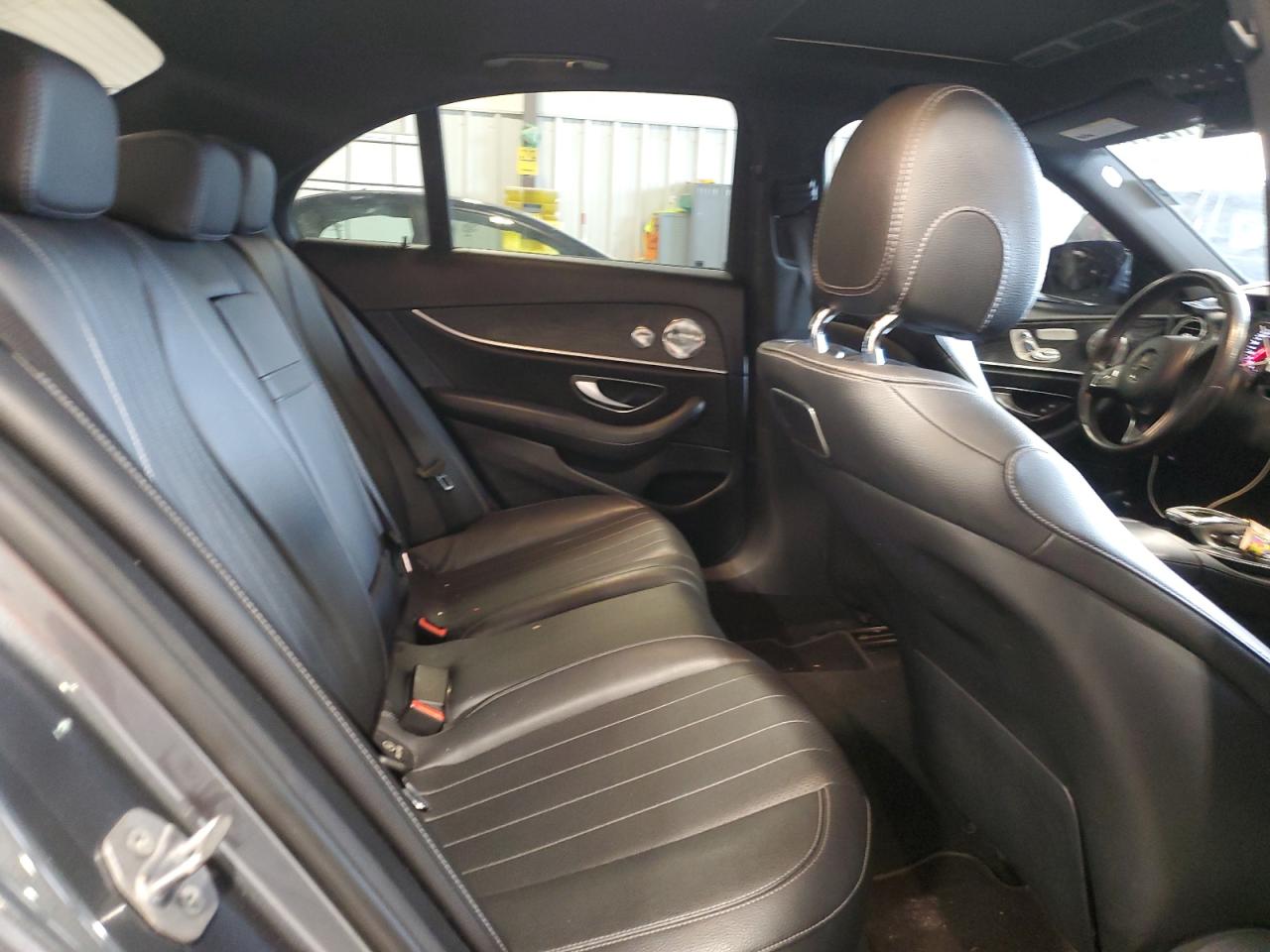 WDDZF4JB7JA321533 2018 Mercedes-Benz E 300