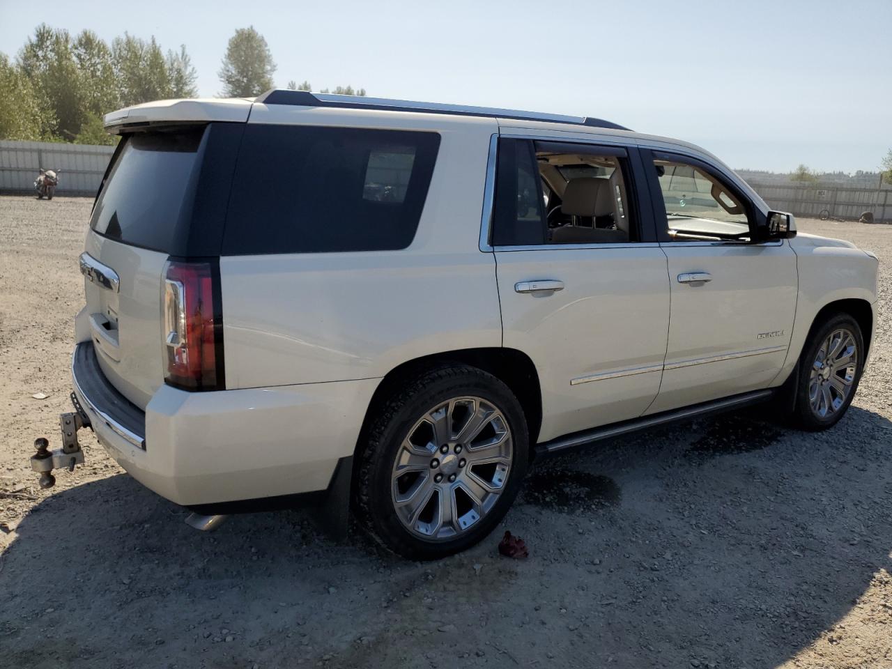 2015 GMC Yukon Denali vin: 1GKS2CKJ9FR145105