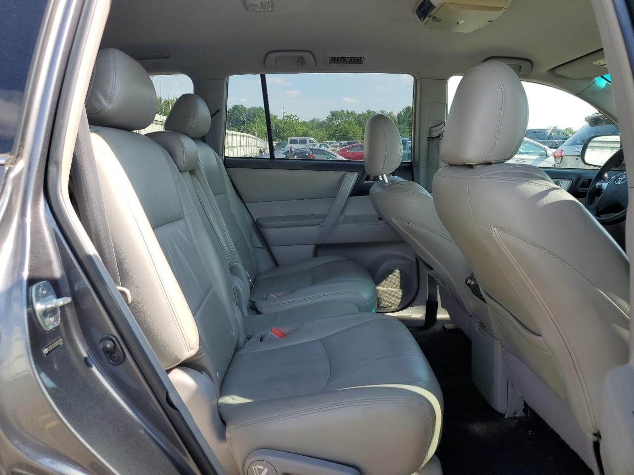 5TDZK3EH5BS037076 2011 Toyota Highlander Base