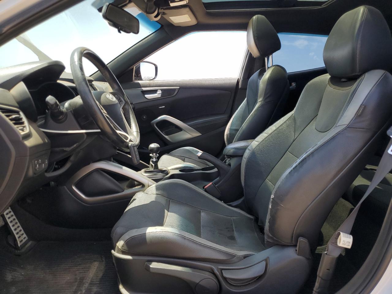 KMHTC6AE4GU249577 2016 Hyundai Veloster Turbo