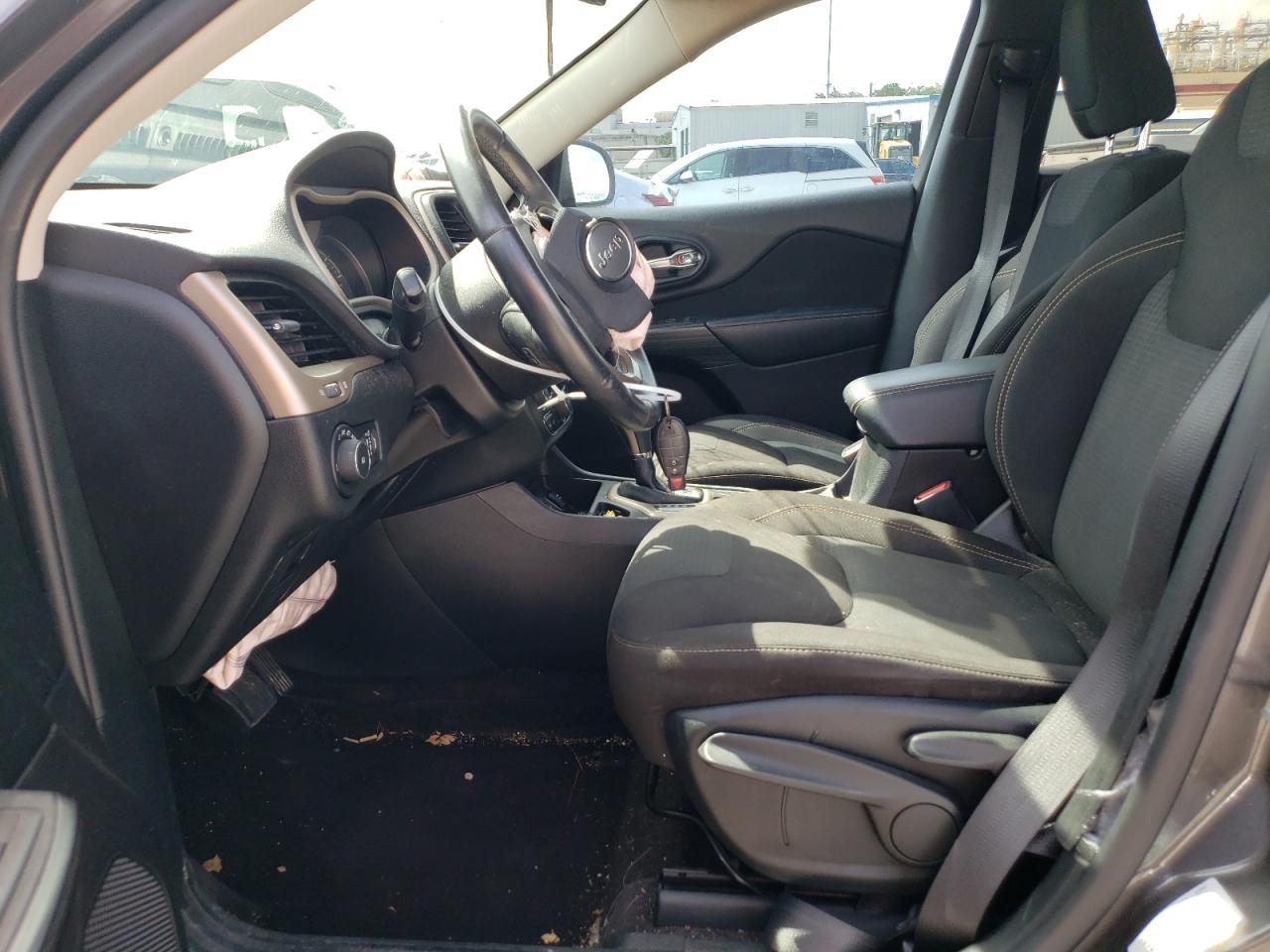 1C4PJLCB0HW533131 2017 Jeep Cherokee Latitude