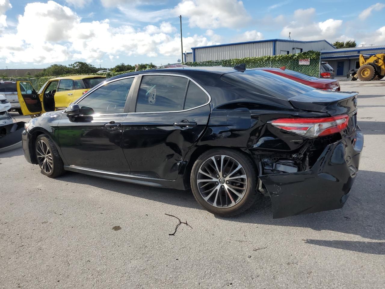 4T1B11HK2KU713233 2019 Toyota Camry L