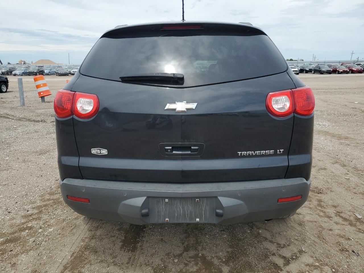 1GNKRGED8BJ167049 2011 Chevrolet Traverse Lt