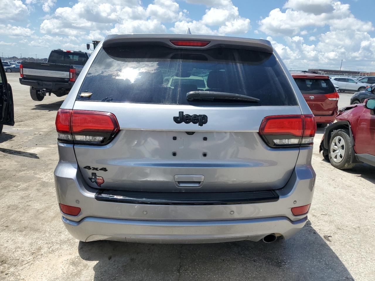 1C4RJFAGXJC190604 2018 Jeep Grand Cherokee Laredo