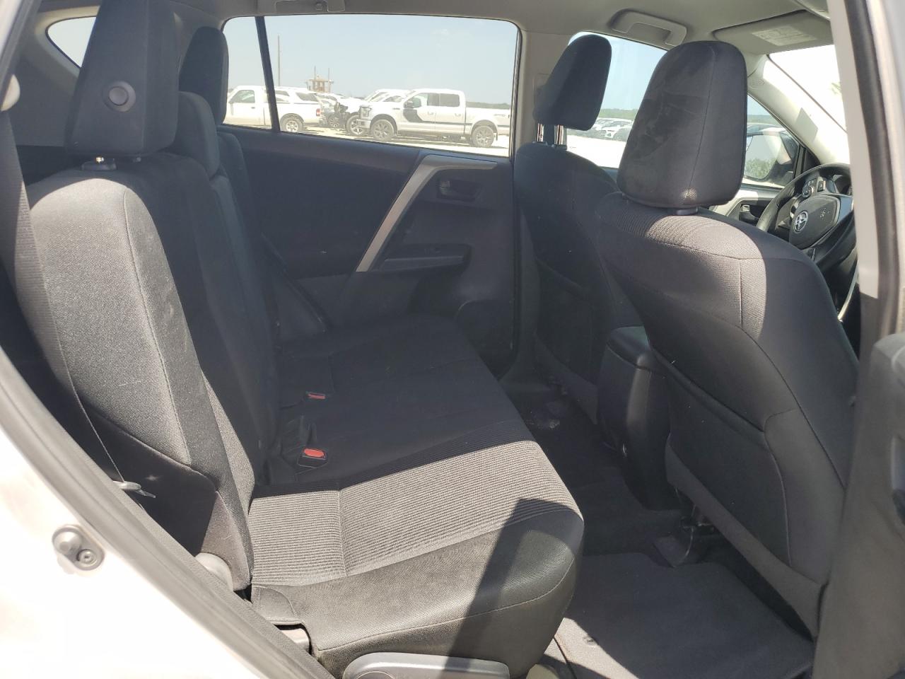 2T3ZFREV0HW373772 2017 Toyota Rav4 Le