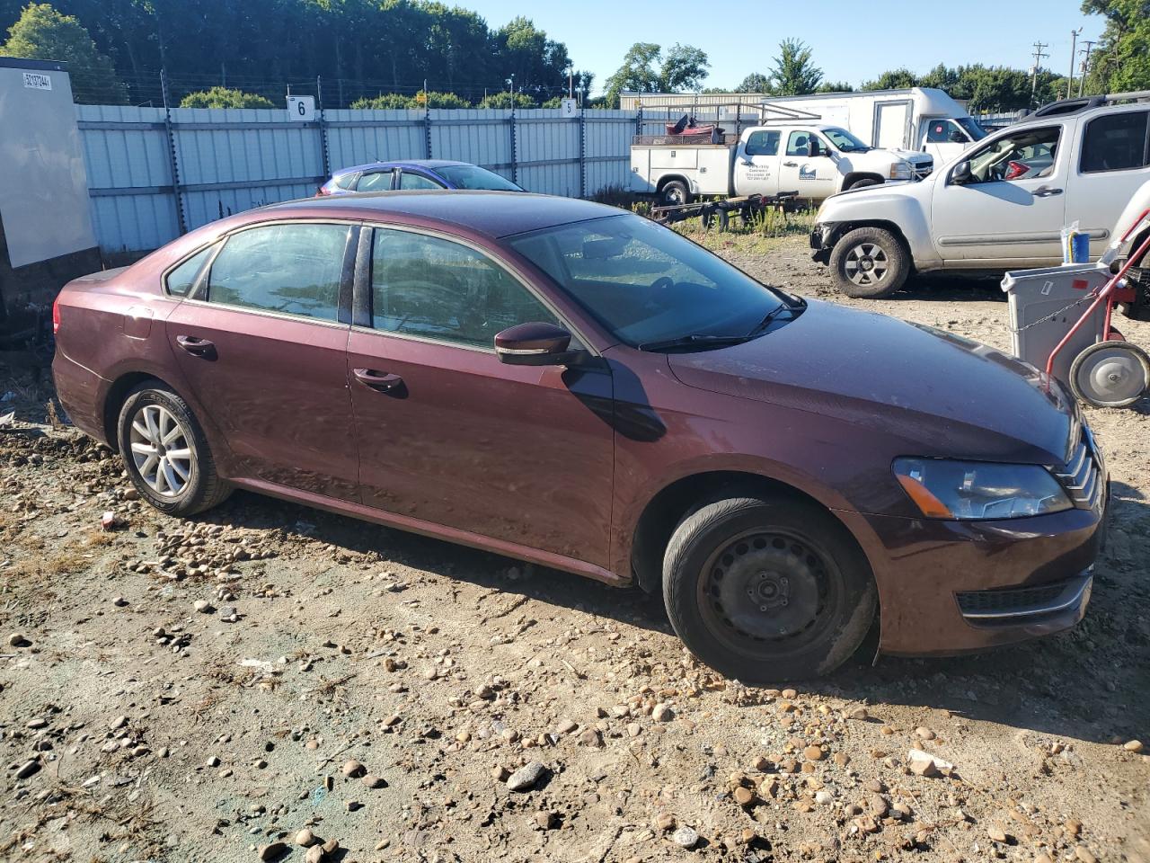 2014 Volkswagen Passat S vin: 1VWAT7A3XEC033944