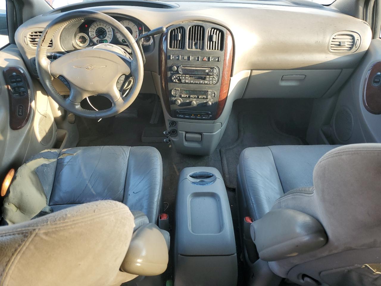 2C8GP64L52R772079 2002 Chrysler Town & Country Limited