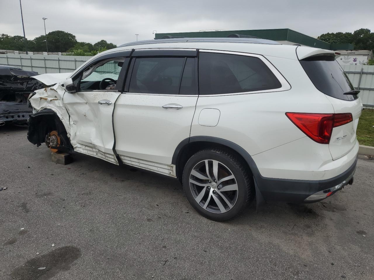 5FNYF6H94HB073523 2017 Honda Pilot Touring