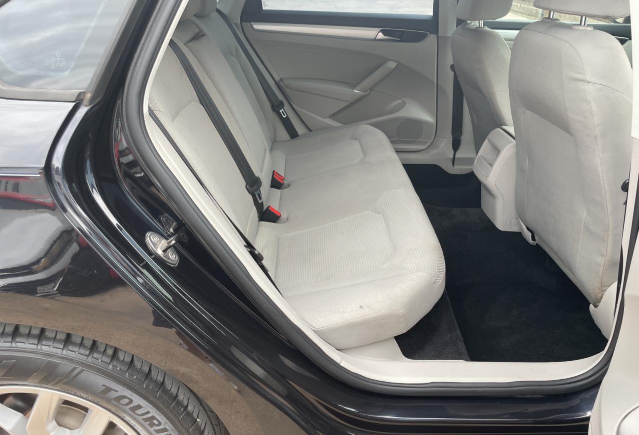 1VWAA7A38JC003910 2018 Volkswagen Passat S