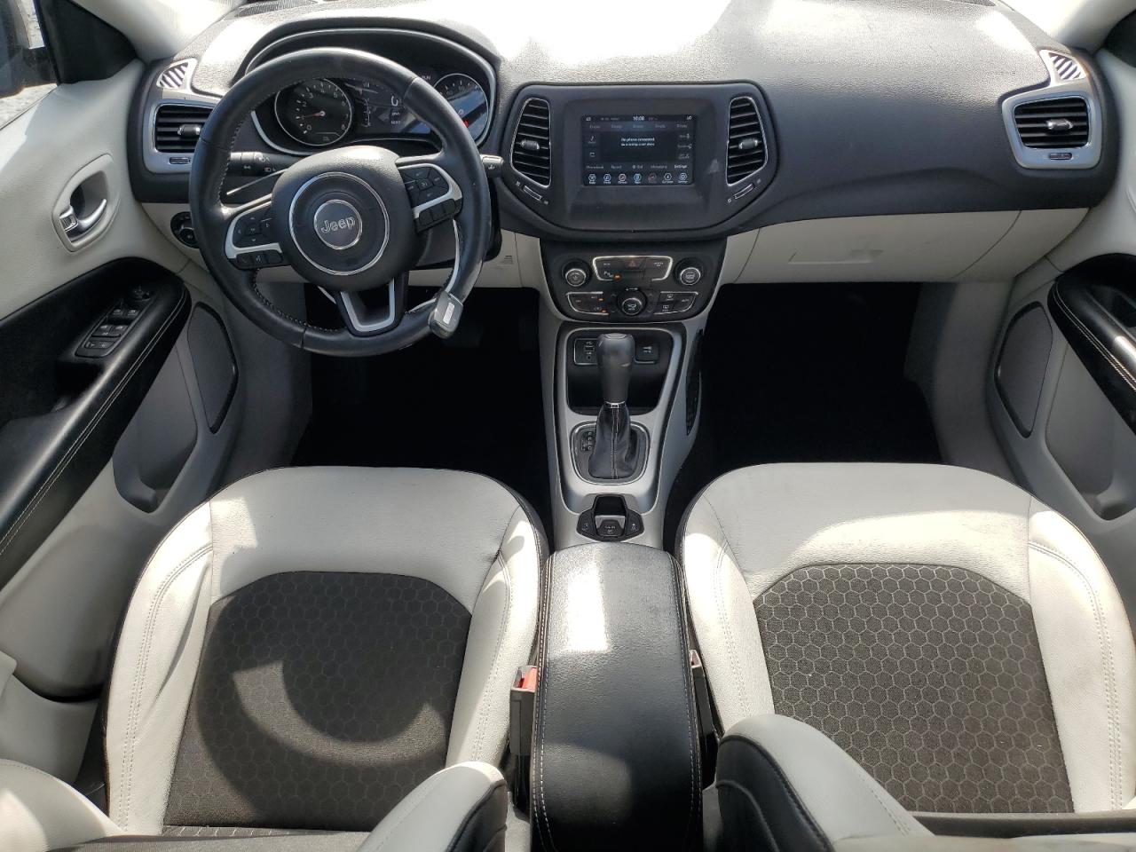 3C4NJCBB5JT165582 2018 Jeep Compass Latitude