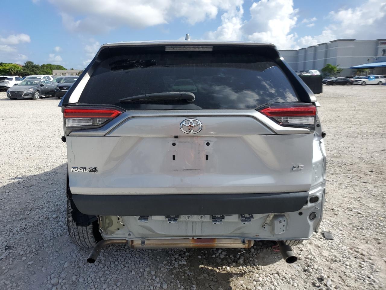 2T3H1RFV3MC115377 2021 Toyota Rav4 Le