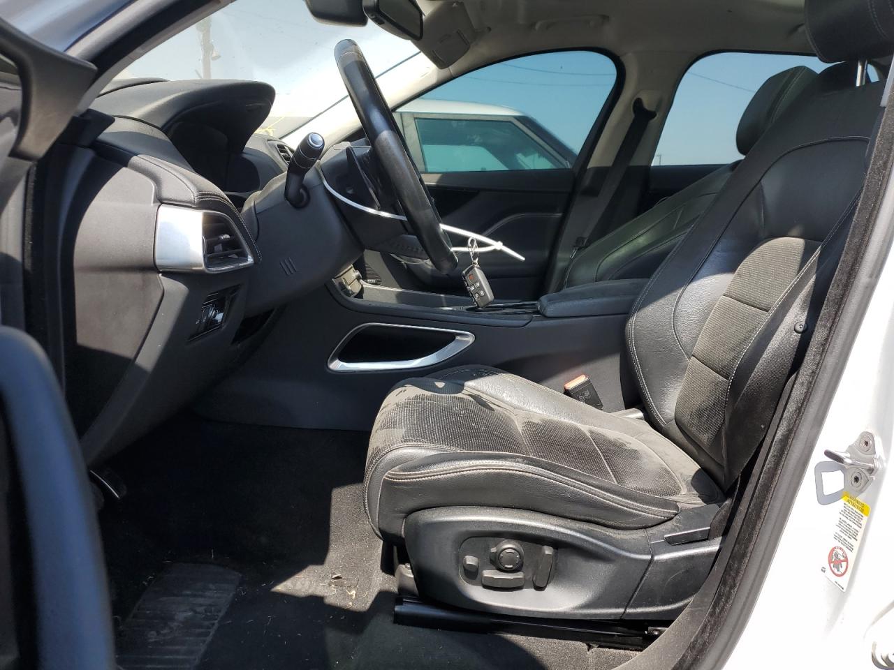 SADCL2BV6HA049867 2017 Jaguar F-Pace R - Sport