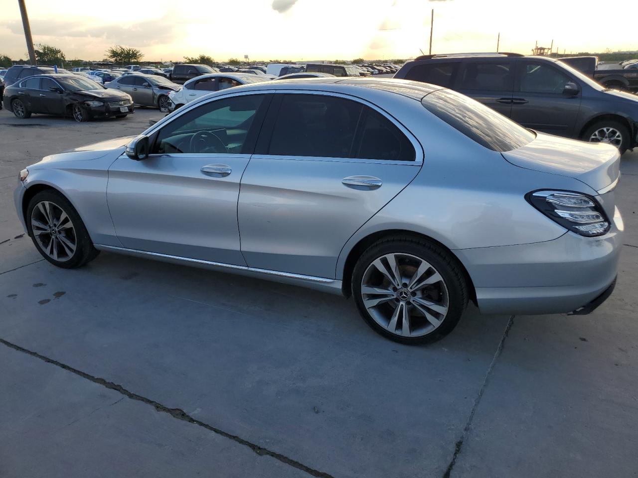 2018 Mercedes-Benz C 300 4Matic vin: 55SWF4KB7JU236189