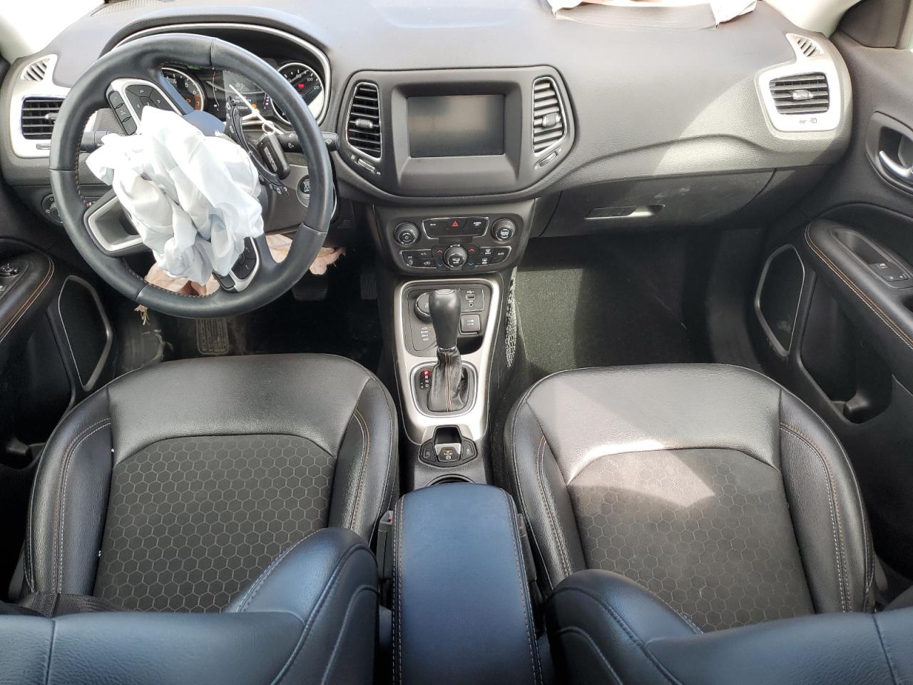 3C4NJDBB9KT713557 2019 Jeep Compass Latitude