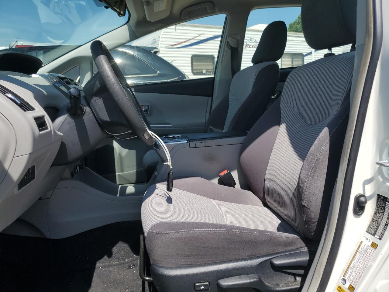 JTDZN3EU9GJ046100 2016 Toyota Prius V