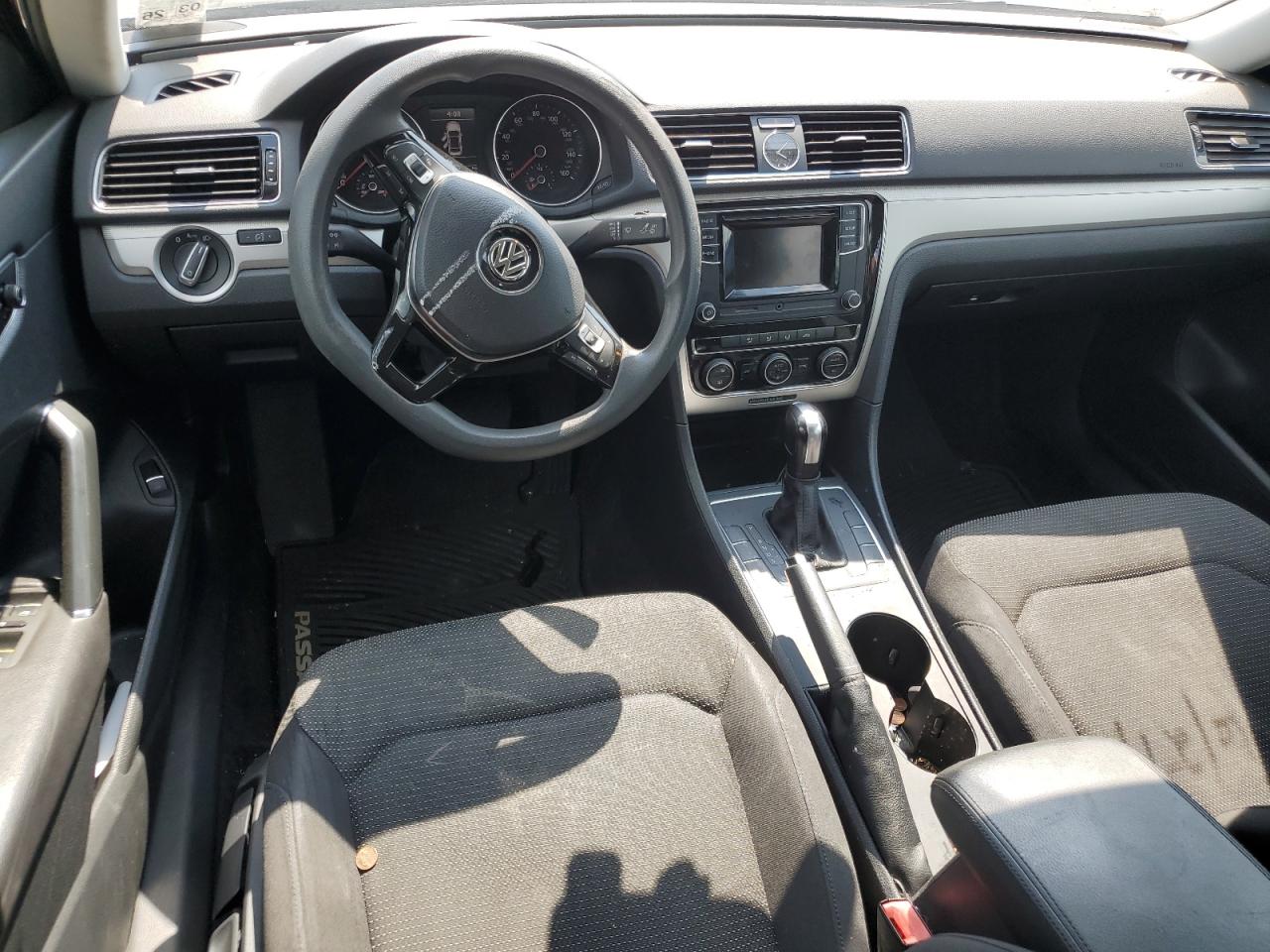 1VWAT7A31HC052547 2017 Volkswagen Passat S