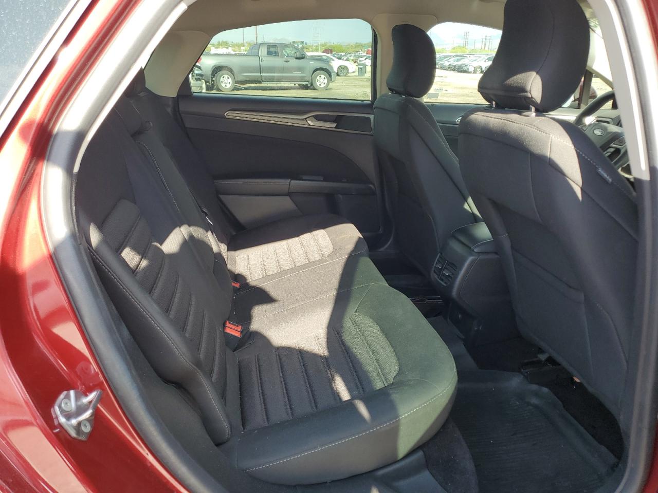 3FA6P0HD0JR211834 2018 Ford Fusion Se