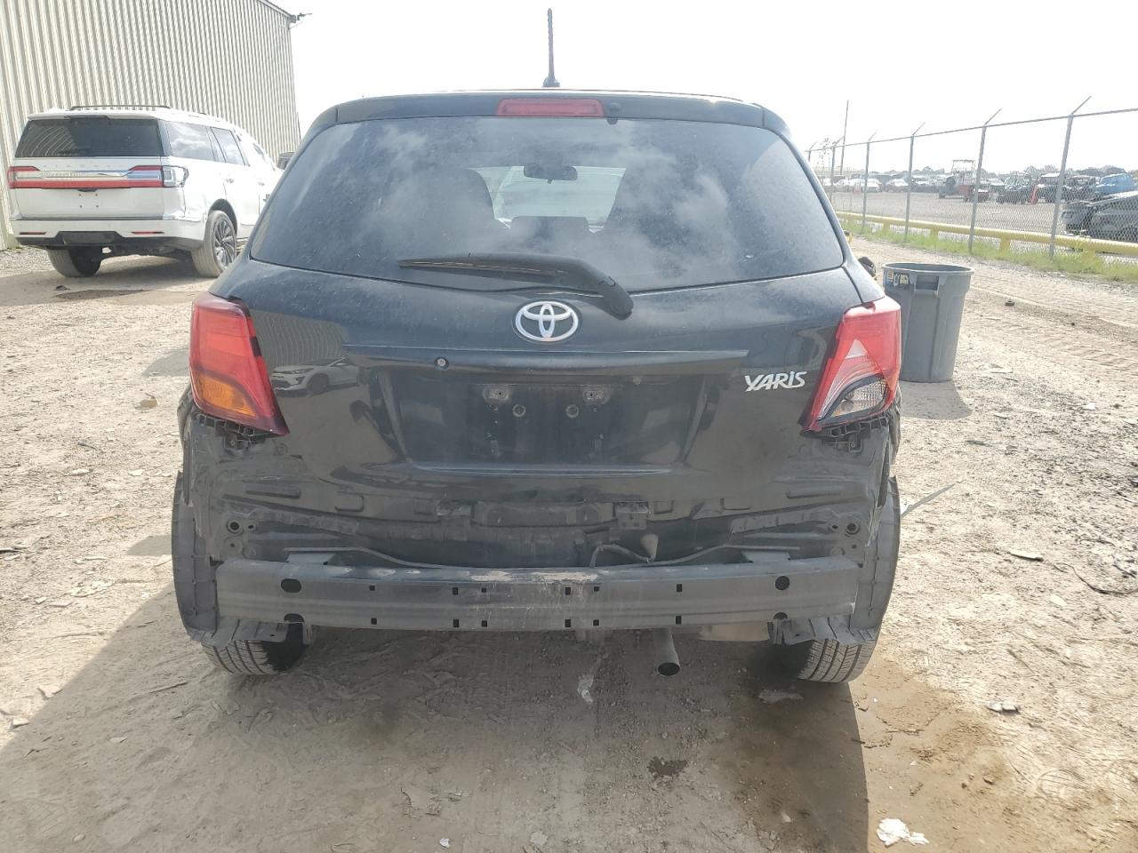 VNKKTUD36HA076024 2017 Toyota Yaris L