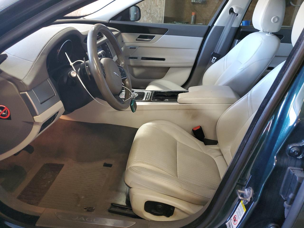 SAJBK4BV1GCY17006 2016 Jaguar Xf Prestige