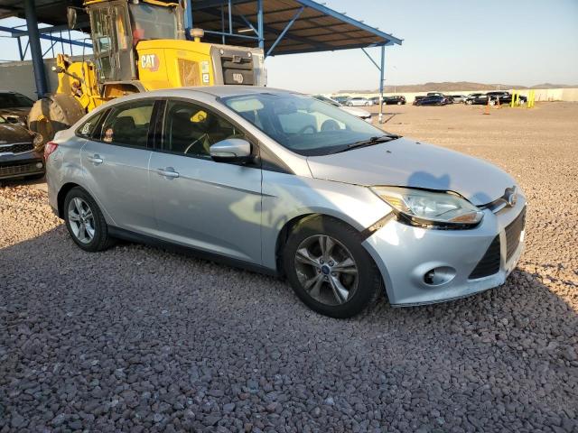 VIN 1FADP3F2XEL461872 2014 Ford Focus, SE no.4