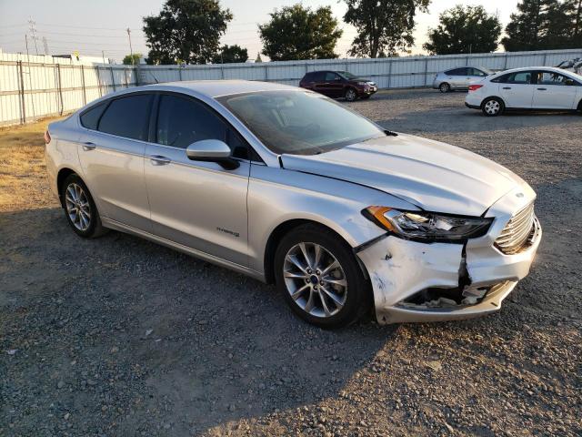 VIN 3FA6P0LU9HR315983 2017 Ford Fusion, Se Hybrid no.4