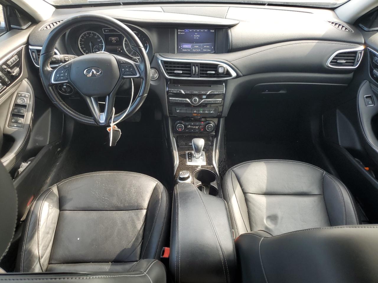 SJKCH5CRXJA054704 2018 Infiniti Qx30 Base