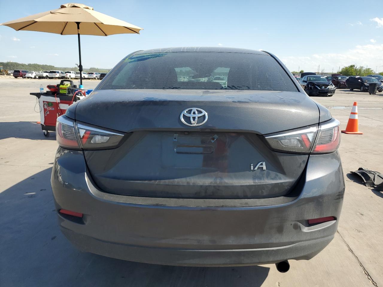 3MYDLBYV9JY301296 2018 Toyota Yaris Ia