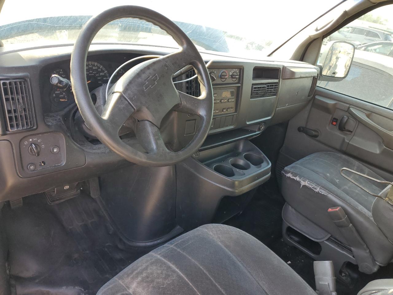 1GAGG25U241193780 2004 Chevrolet Express G2500