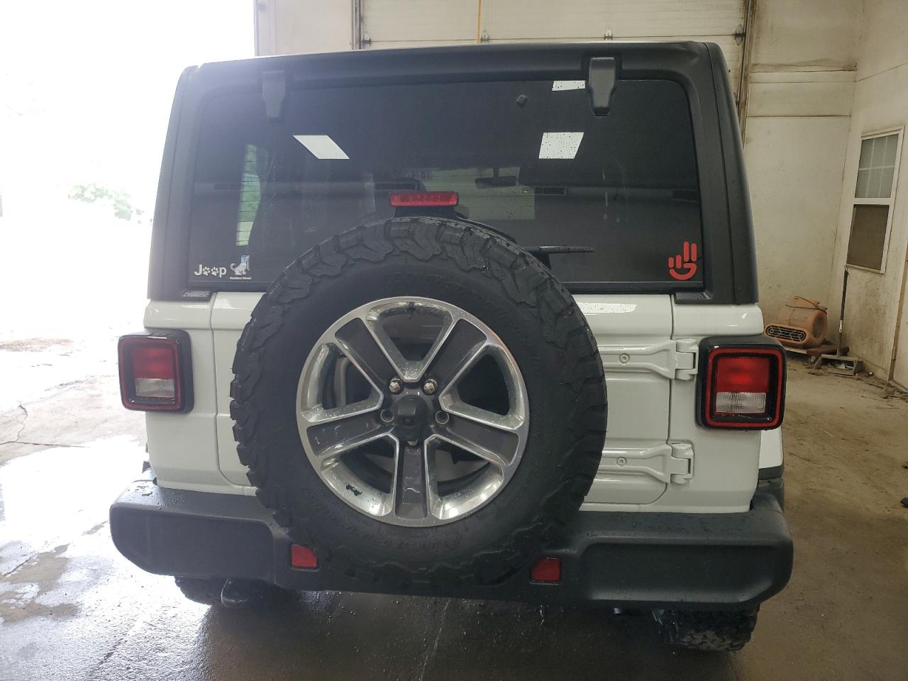 1C4HJXEG2KW609038 2019 Jeep Wrangler Unlimited Sahara