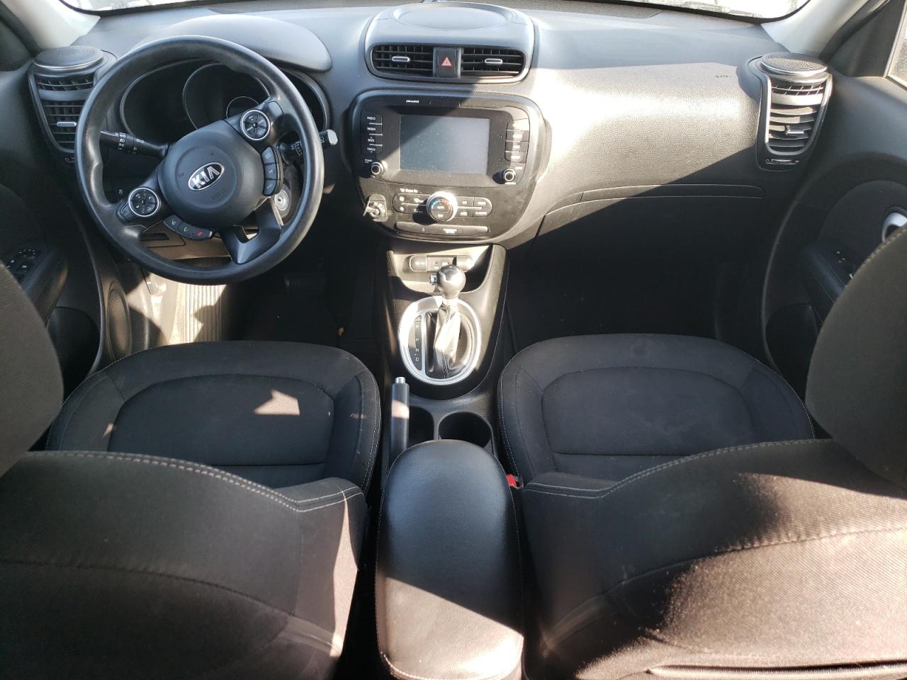 KNDJP3A51J7585837 2018 Kia Soul +