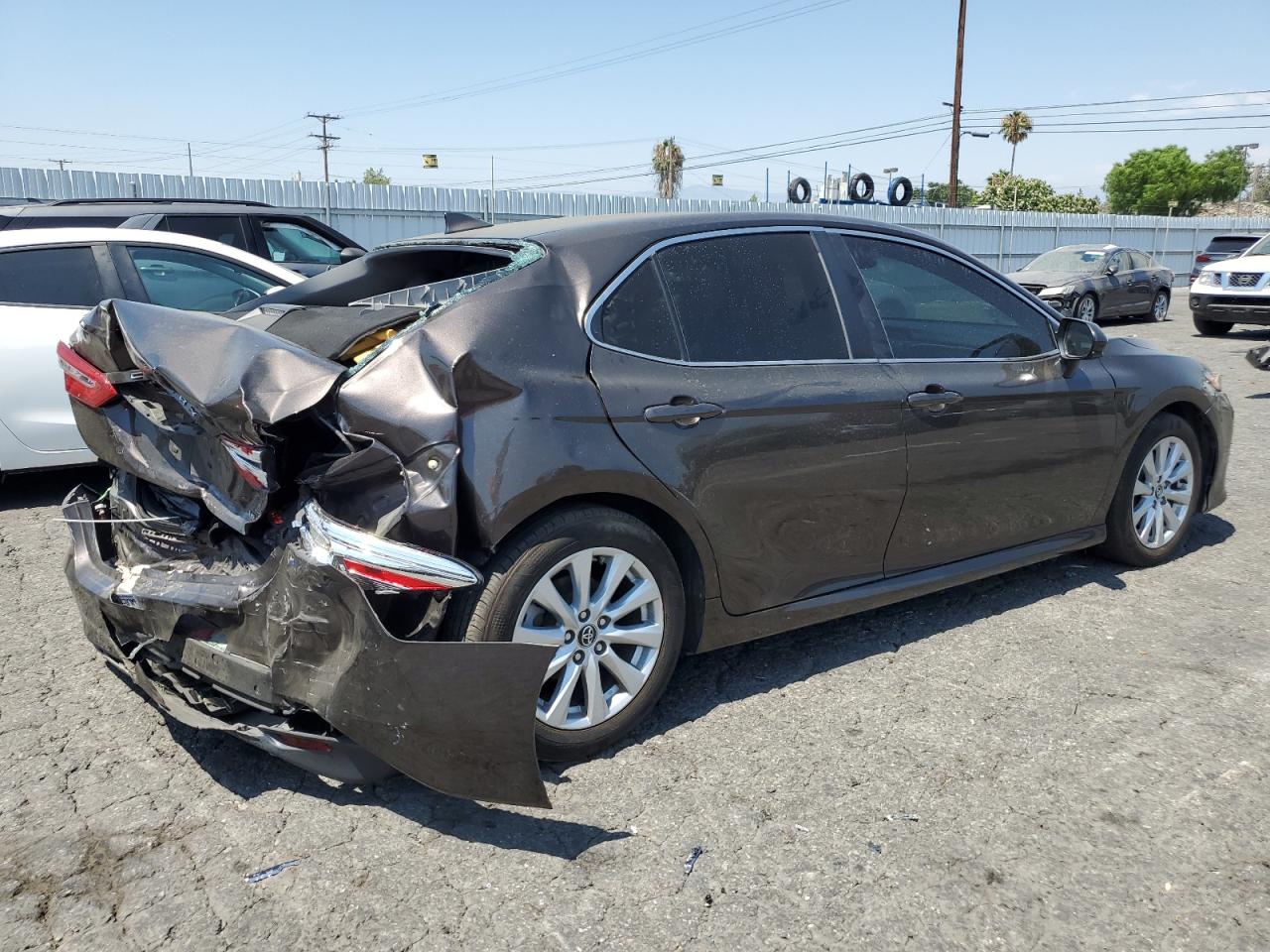 2020 Toyota Camry Le vin: 4T1C11AK5LU911501