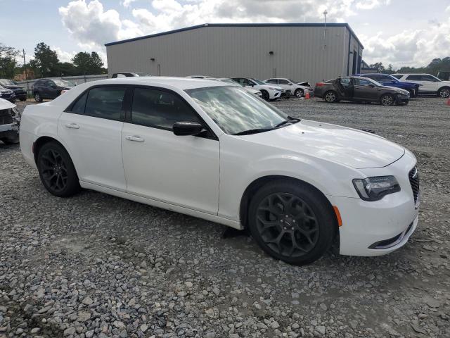 VIN 2C3CCAAG6KH601597 2019 Chrysler 300, Touring no.4