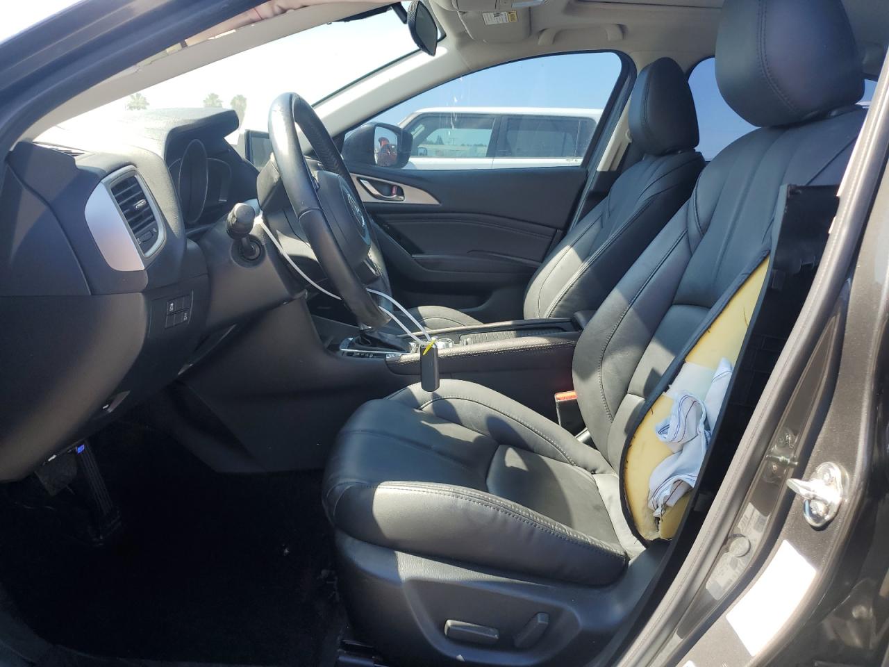 3MZBN1V32JM271625 2018 Mazda 3 Touring