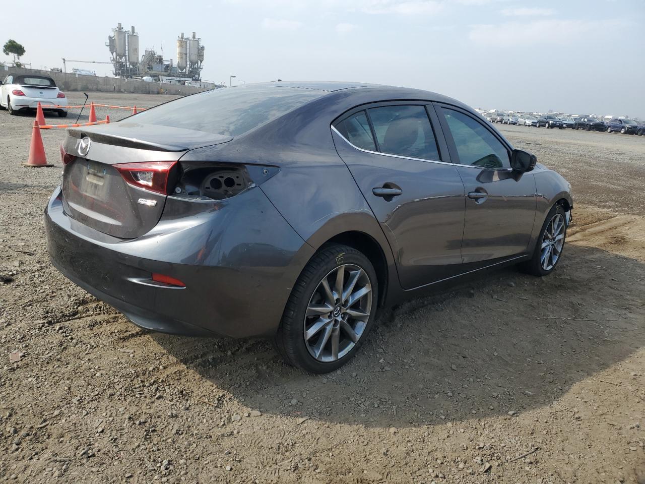 2018 Mazda 3 Touring vin: 3MZBN1V39JM246270