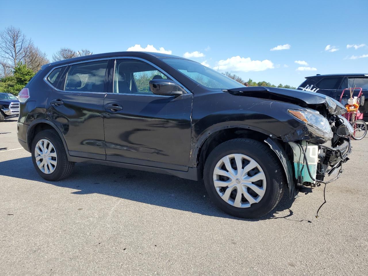 2016 Nissan Rogue S vin: KNMAT2MV8GP696184