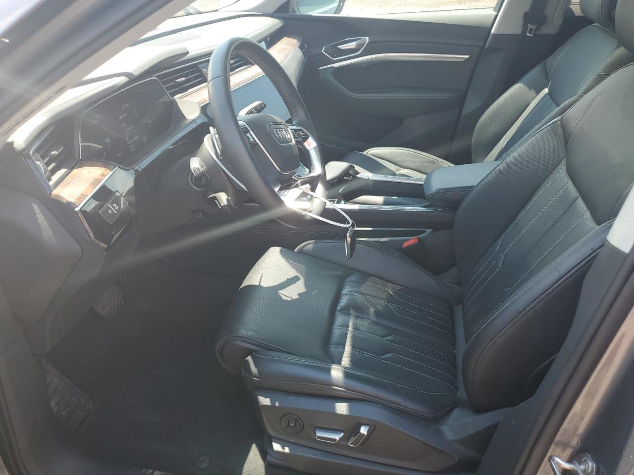 WA1VAAGE8KB007323 2019 Audi E-Tron Prestige