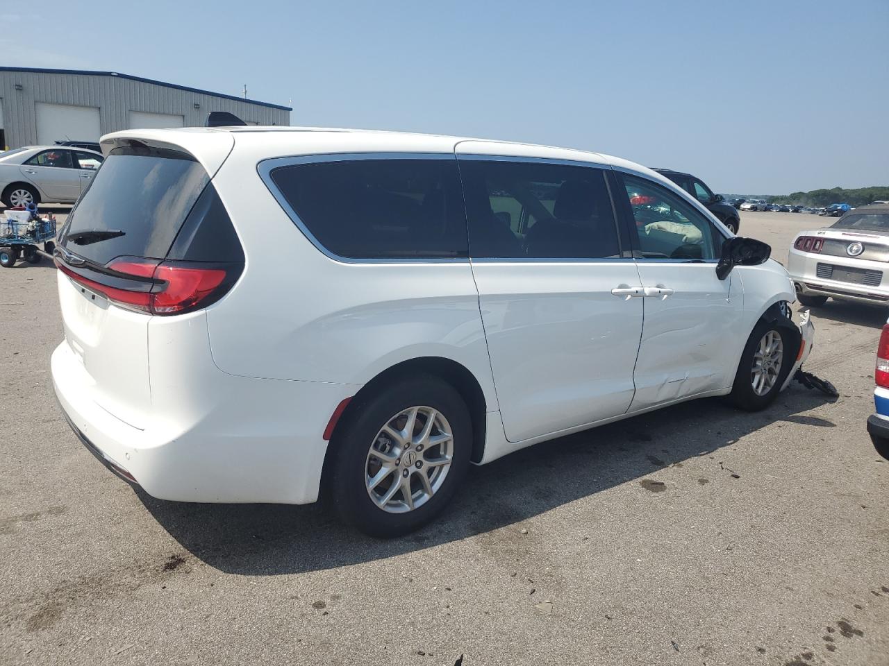 2024 Chrysler Pacifica Touring L vin: 2C4RC1BG2RR120190